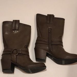 NWOT SONOMA HEEL ZIP BOOTS 6.5